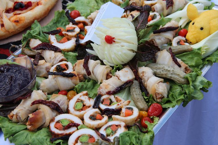 ПРАЗНИК НА СЛАНИНАТА И ГРЕЯНАТА РАКИЯ - АПРИЛЦИ